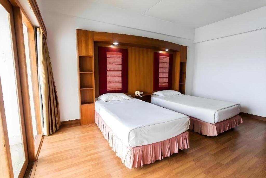Pailyn Phitsanulok Hotel Bagian luar foto