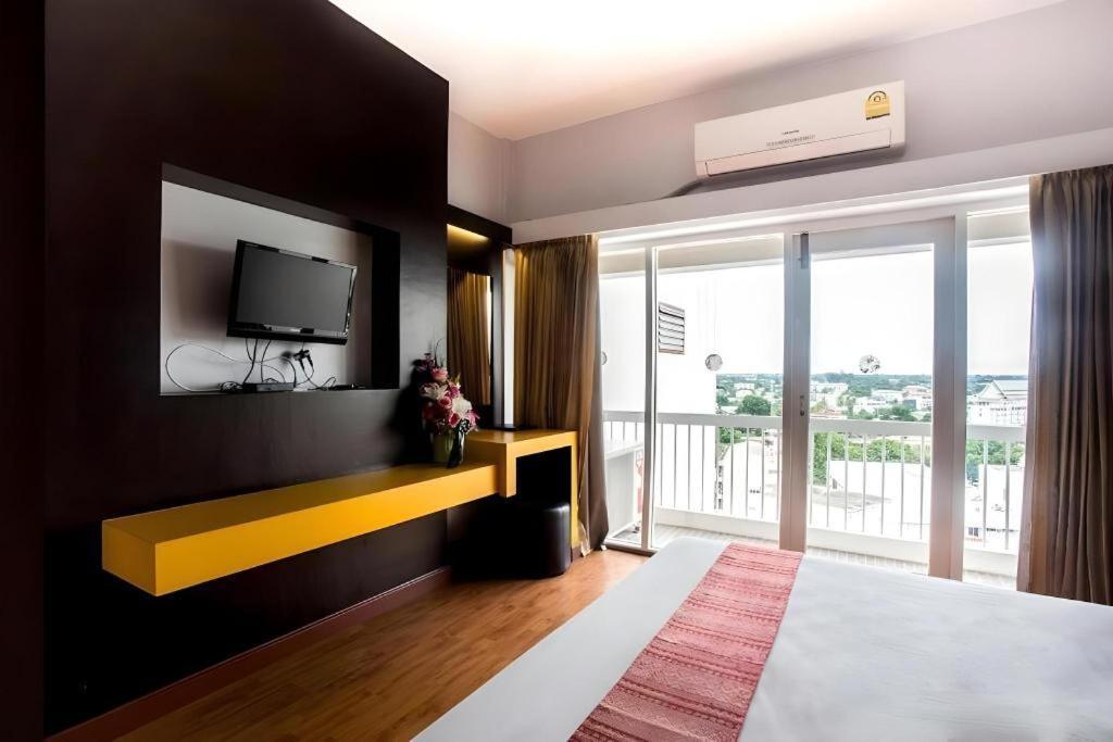 Pailyn Phitsanulok Hotel Bagian luar foto
