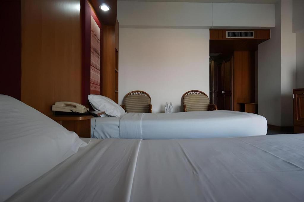 Pailyn Phitsanulok Hotel Bagian luar foto