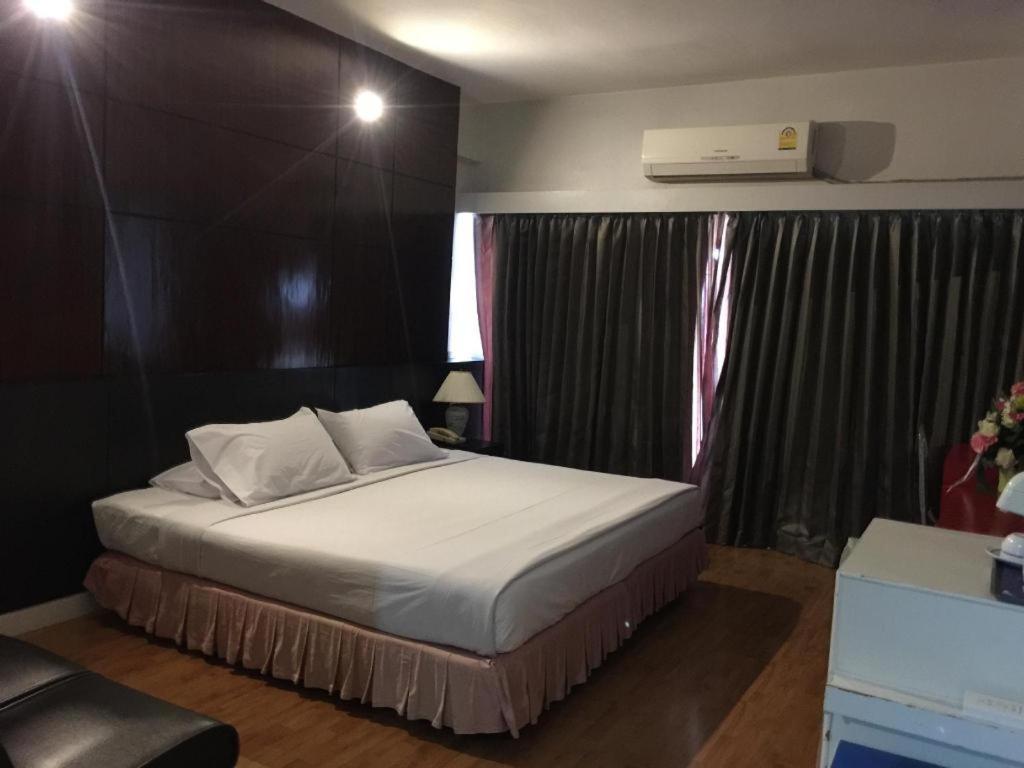 Pailyn Phitsanulok Hotel Bagian luar foto