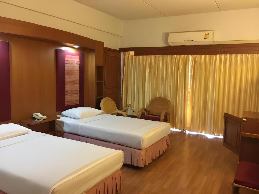 Pailyn Phitsanulok Hotel Bagian luar foto