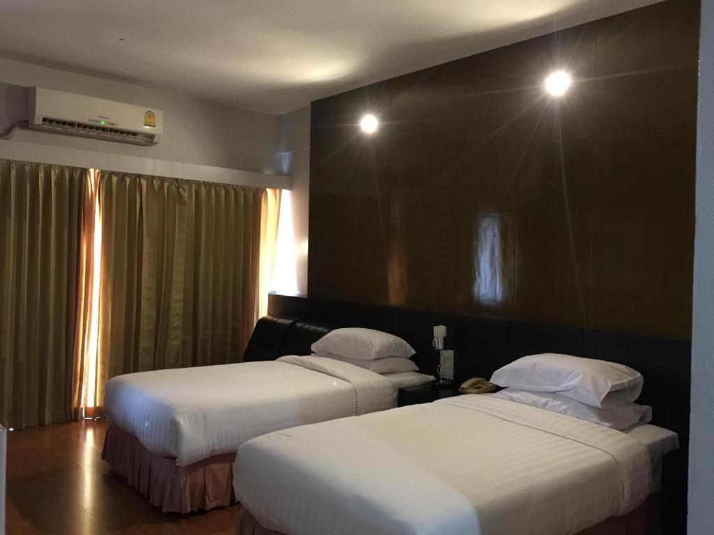 Pailyn Phitsanulok Hotel Bagian luar foto