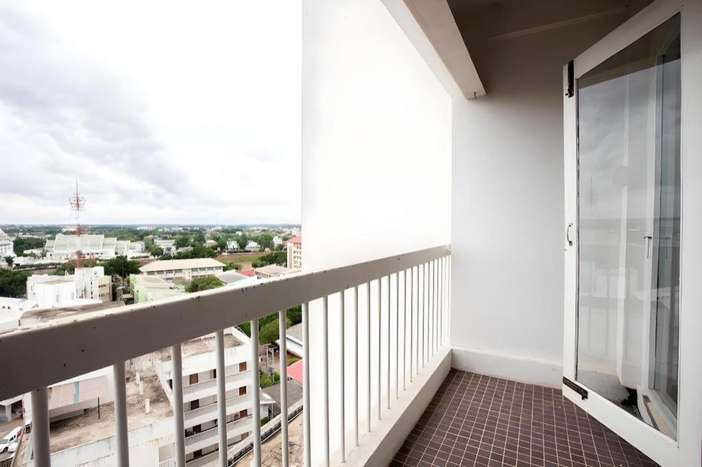 Pailyn Phitsanulok Hotel Bagian luar foto