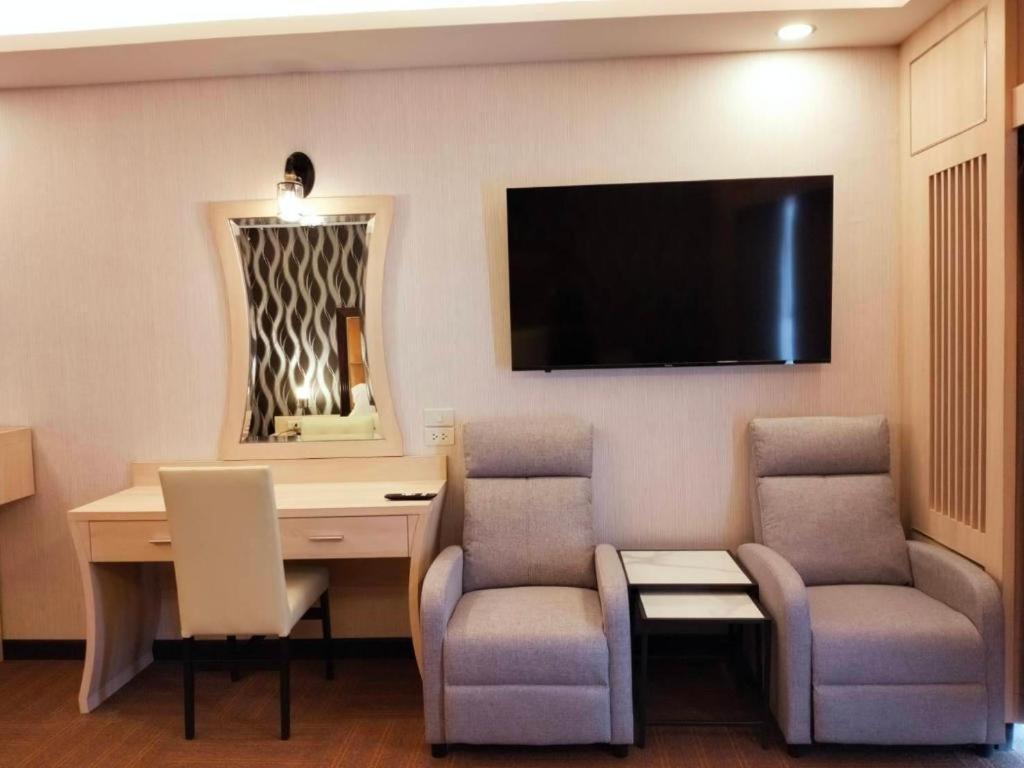 Pailyn Phitsanulok Hotel Bagian luar foto