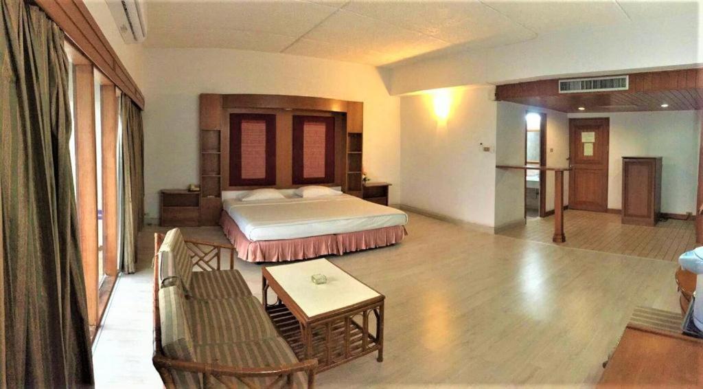 Pailyn Phitsanulok Hotel Bagian luar foto