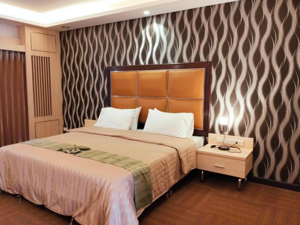 Pailyn Phitsanulok Hotel Bagian luar foto