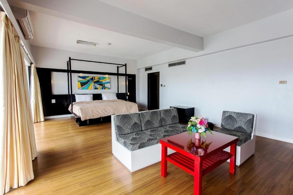 Pailyn Phitsanulok Hotel Bagian luar foto