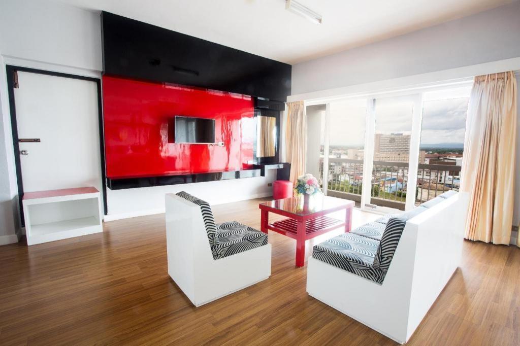 Pailyn Phitsanulok Hotel Bagian luar foto