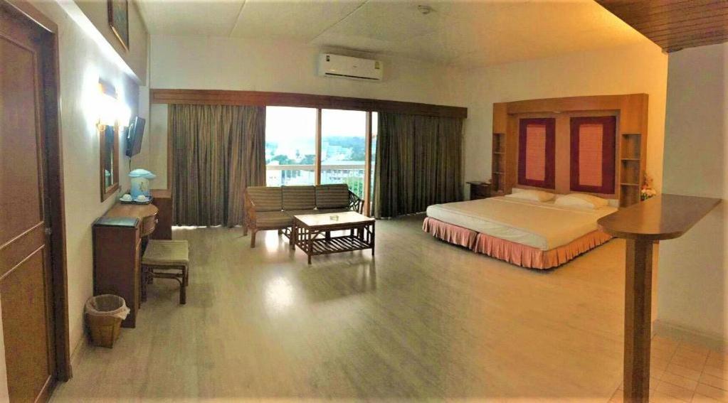 Pailyn Phitsanulok Hotel Bagian luar foto
