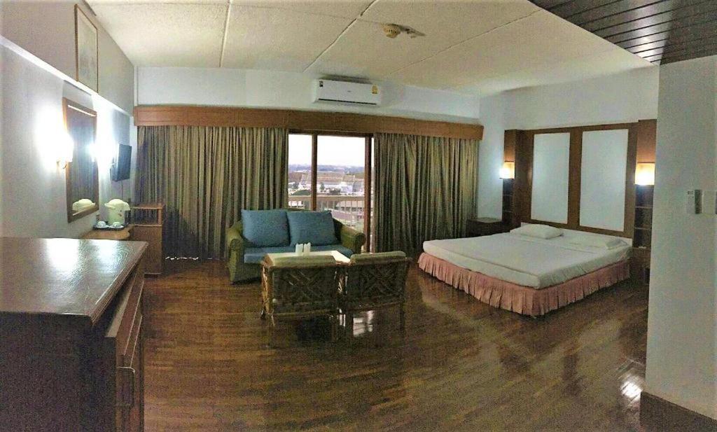 Pailyn Phitsanulok Hotel Bagian luar foto