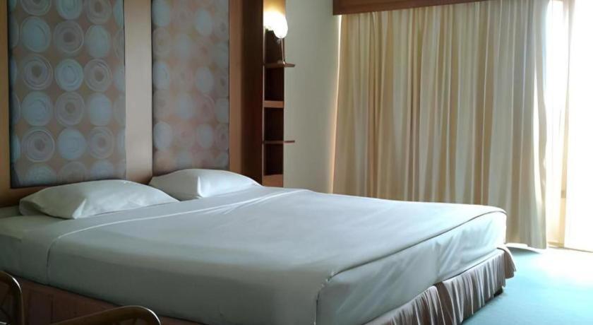 Pailyn Phitsanulok Hotel Bagian luar foto