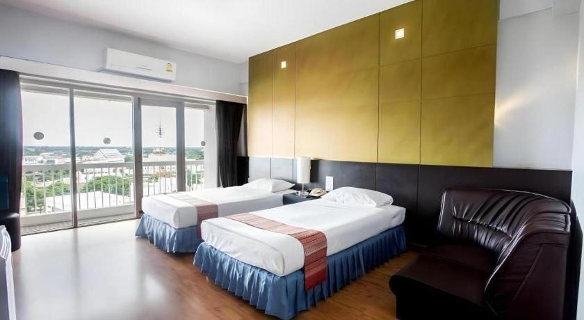 Pailyn Phitsanulok Hotel Bagian luar foto