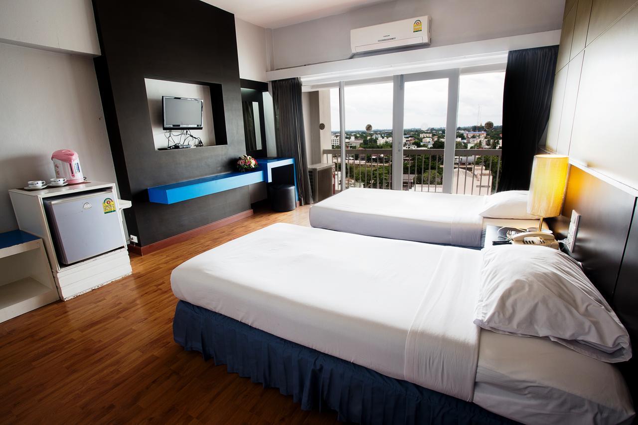 Pailyn Phitsanulok Hotel Bagian luar foto